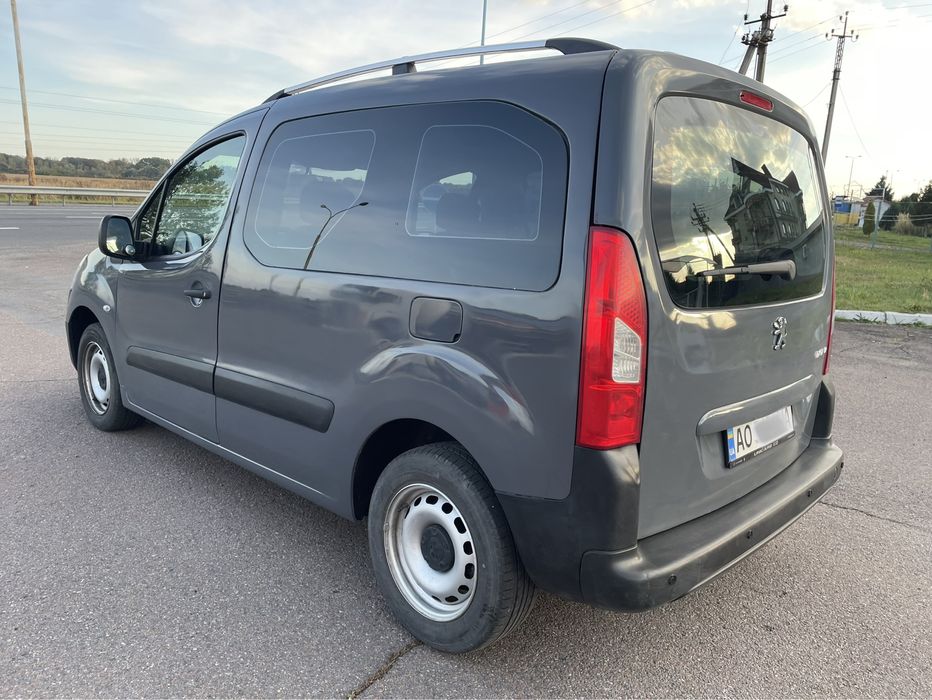 ч Peugeot Partner 2017 року випуску пасажир