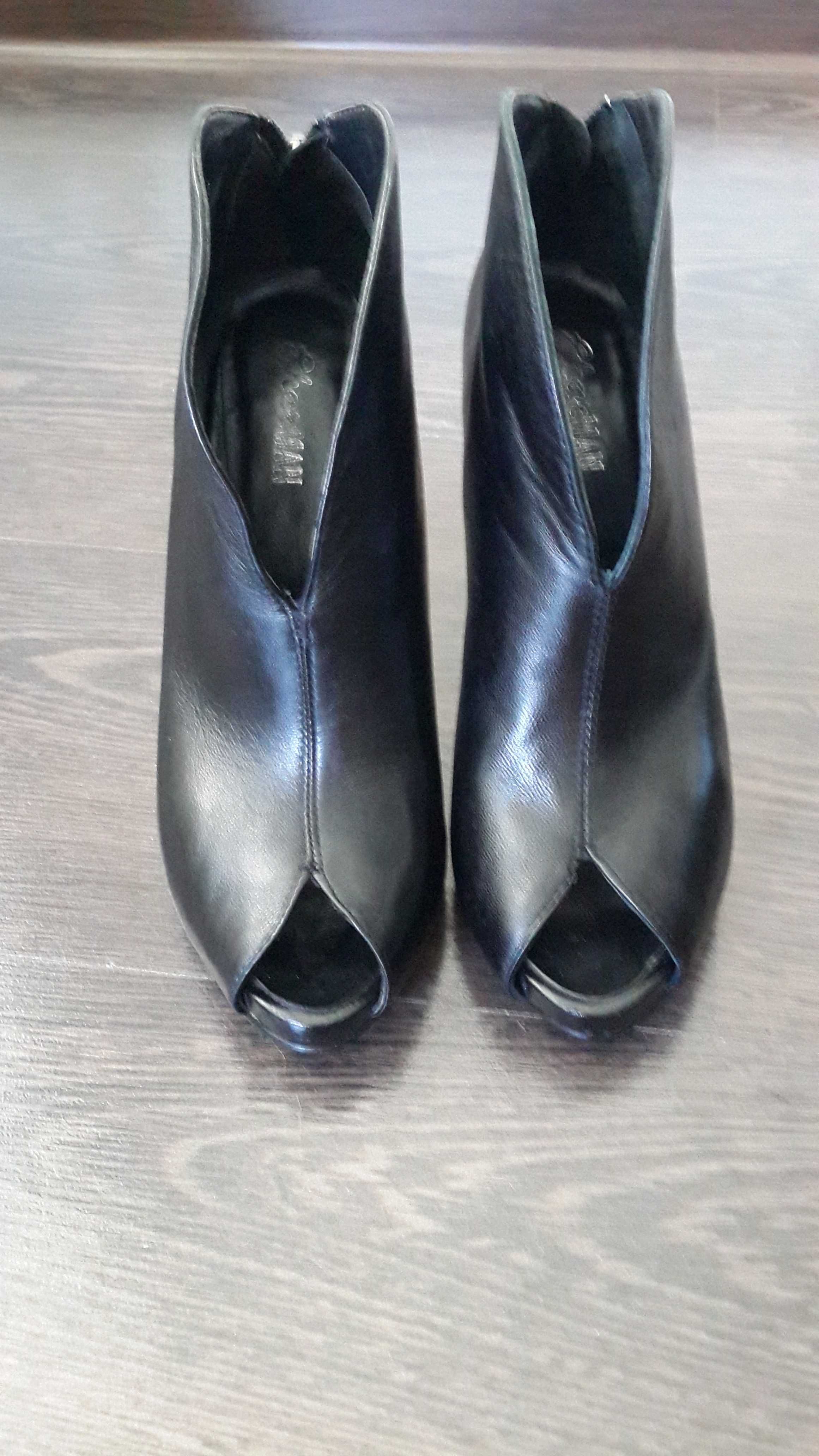 Черные ботинки Sharman