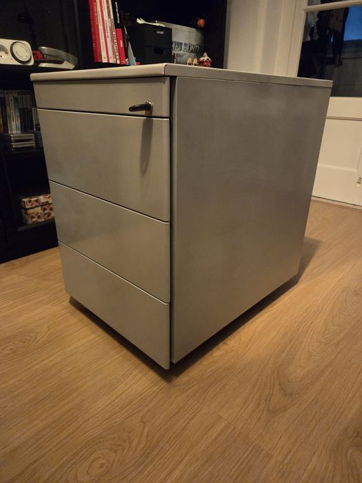 Porta gavetas cinzento