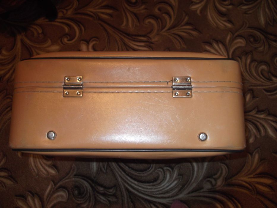 Чемодан горчичного цвета, 45х17х55