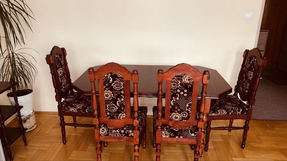 Duzy Stół rozkladany do salonu + 4 krzesła