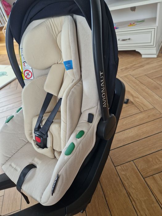 Fotelik samochodowy z bazą beżowy łupina dla niemowląt avionaut pixel