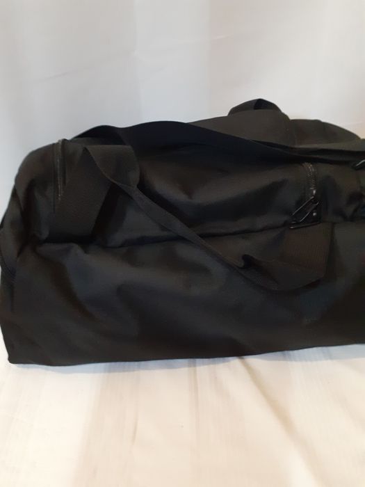 Puma czarna torba z regulowanym paskiem sportowa fit trening podrozna