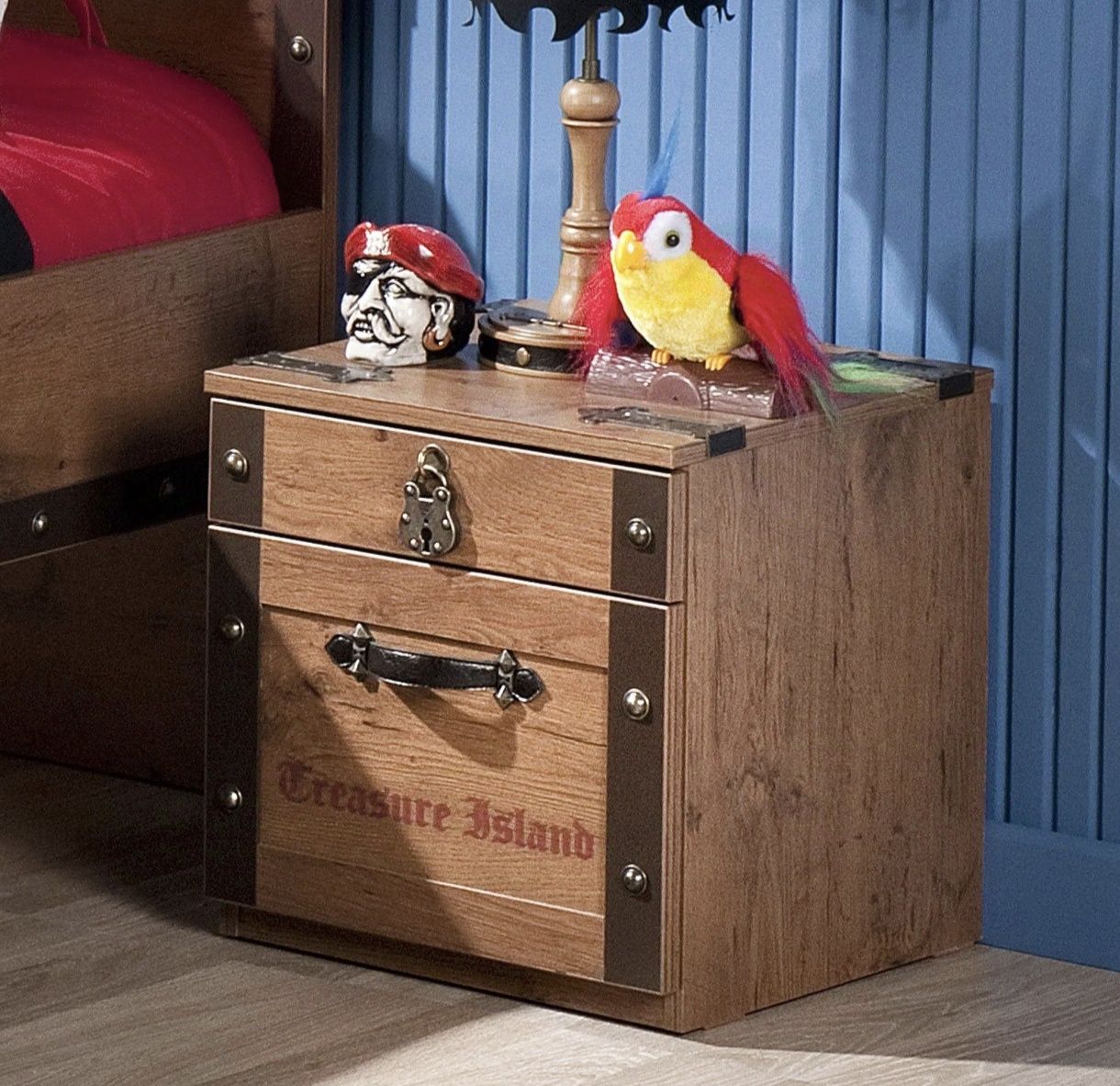 Estantes, secretaria, cama e mesa de cabeceira pirata