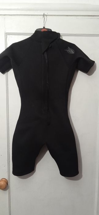 продам гидрокостюм Trespass, Olaian