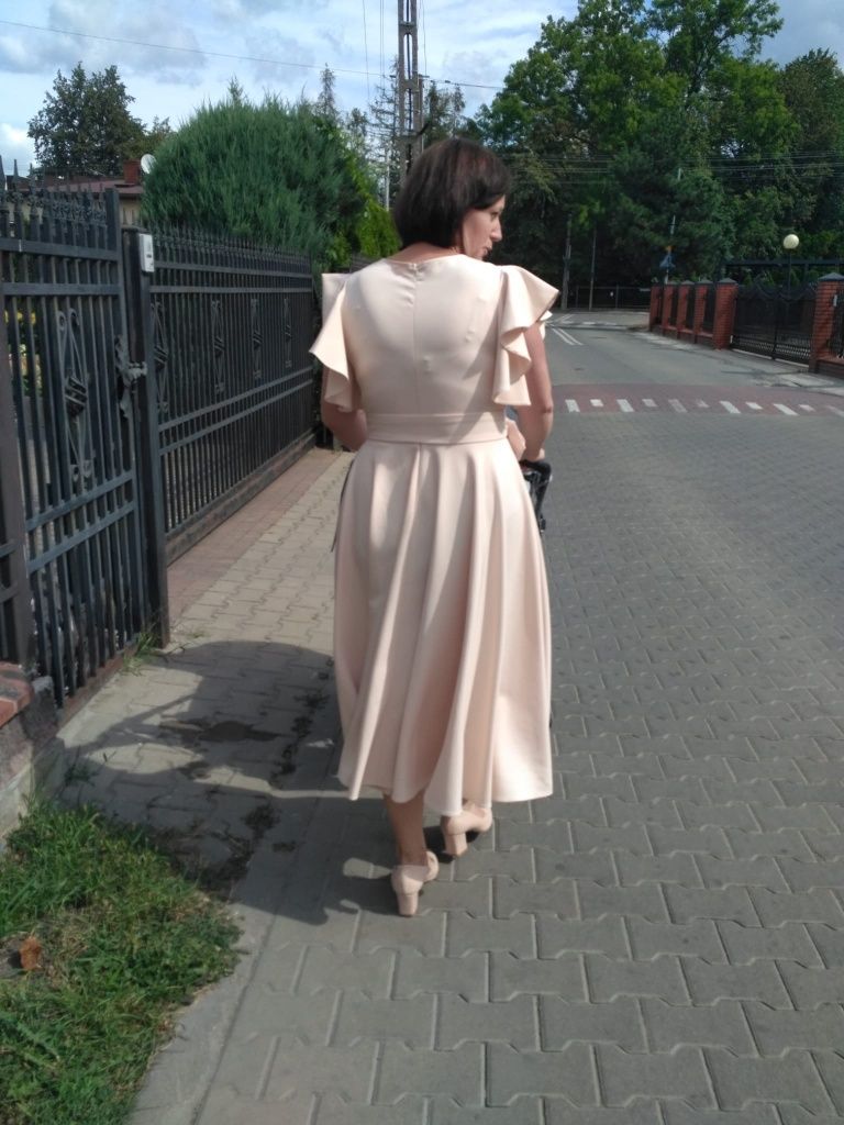 Piękna sukienka midi elegancka 42