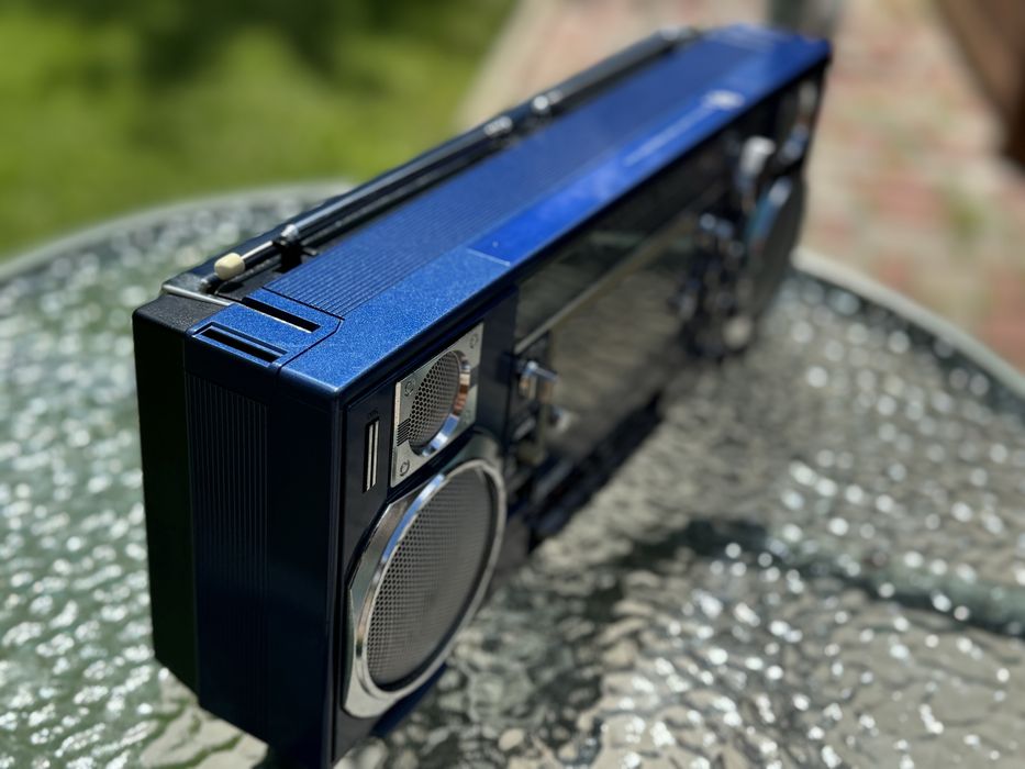 Продам магнитолу SANYO V8