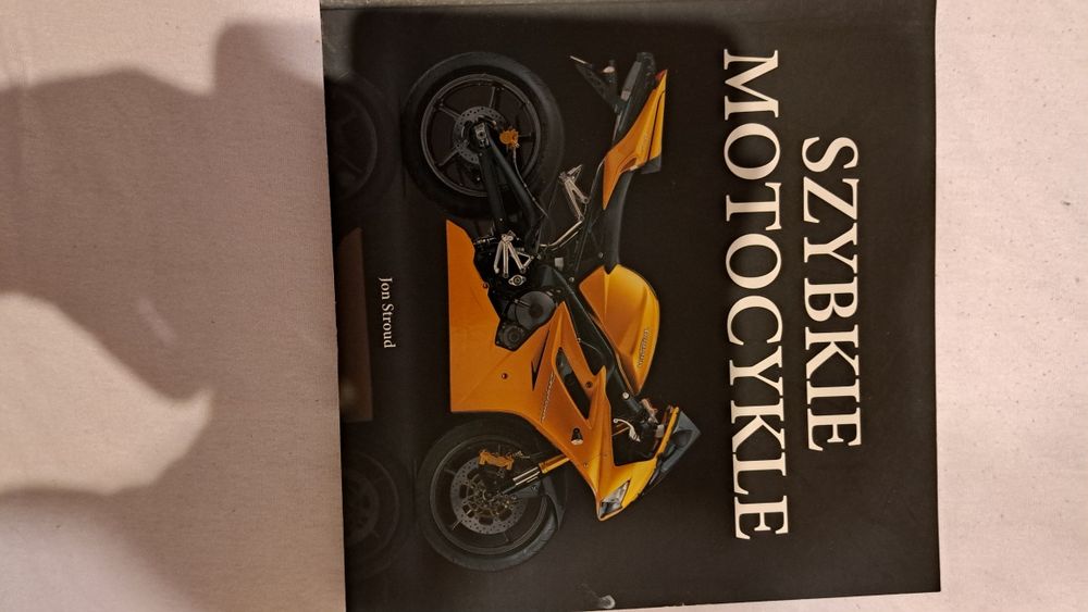 Książka o motocyklach.