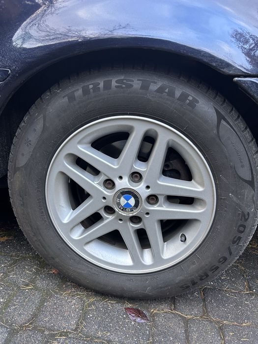 Opony zimowe z felgami 15 cali BMW oryginalne