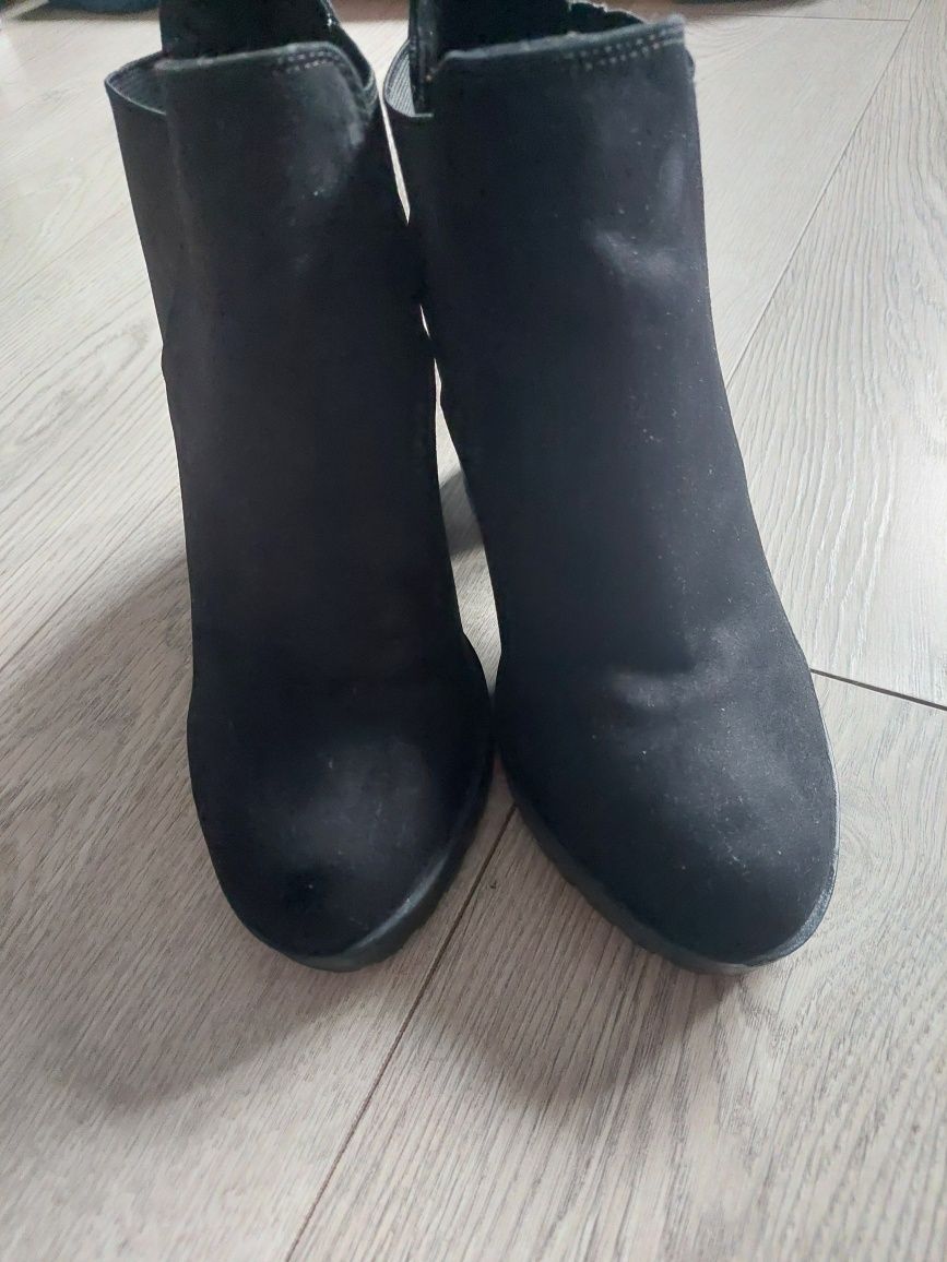 Buty na koturnie i obcas słupek damskie r .39 bershka