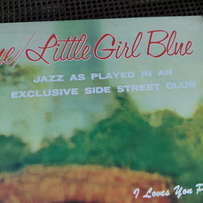 Nina Simone - Little Girl Blue
Lado A com risco superficial audível