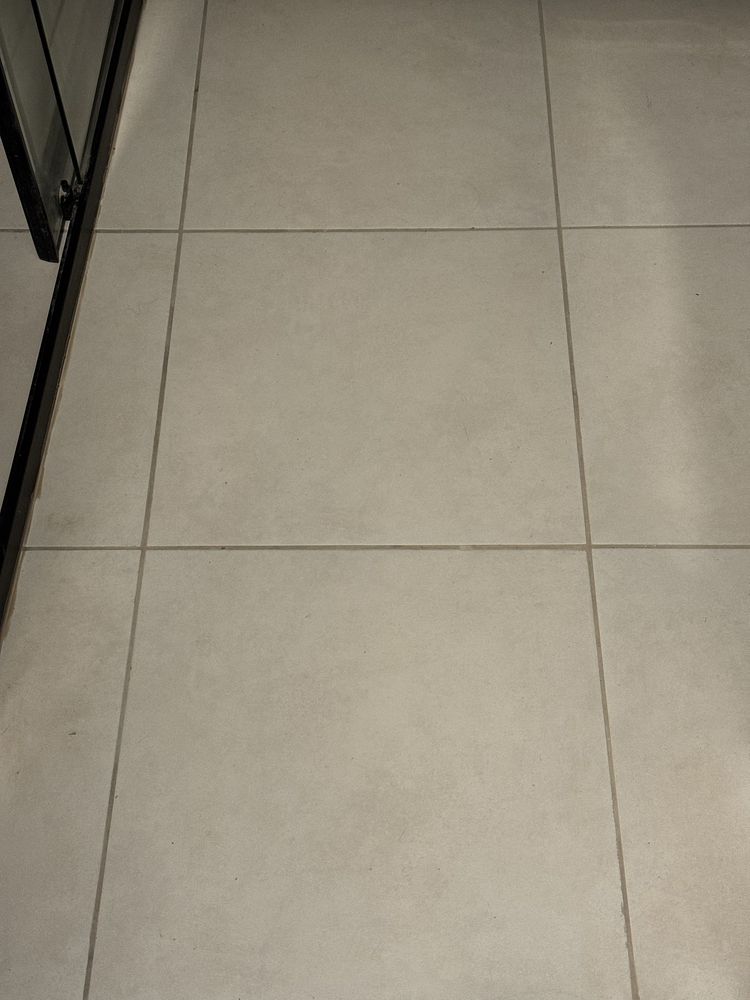 gres szkliwiony 42x42 biały szary satyna 14 sztuk gatunek 1