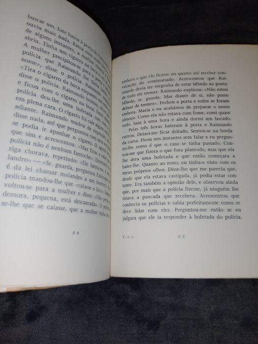 Livro " O estrangeiro "