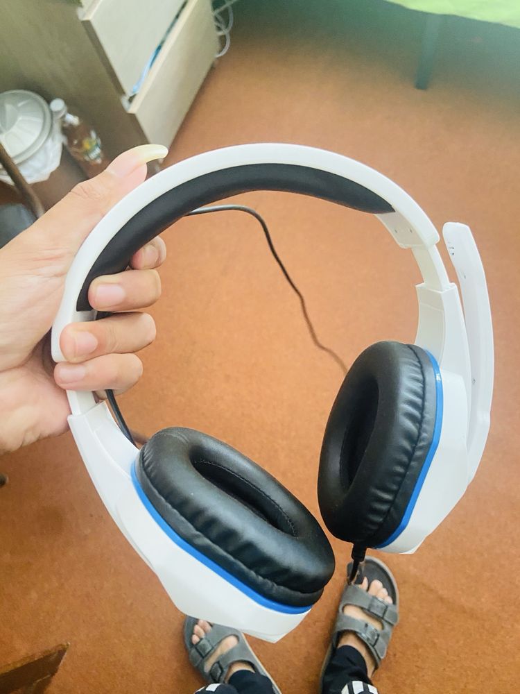 Headphone gaming.