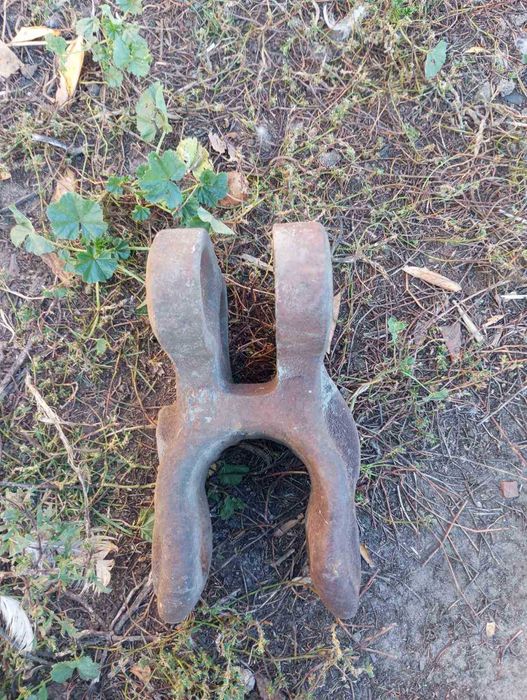 Продам скобу вилку на поперечину мтз ЮМЗ т-40