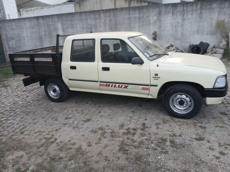 Carrinha Toyota Hilux caixa aberta