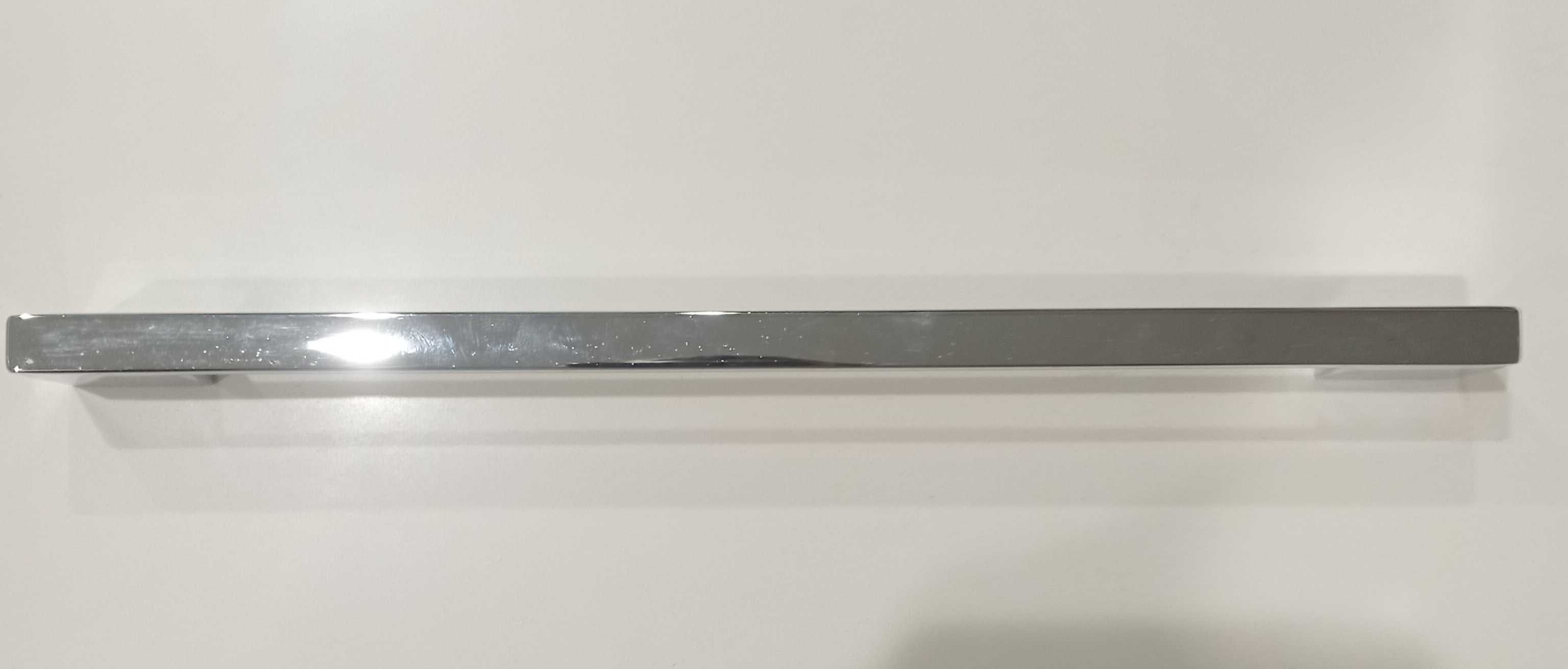 18 Puxadores de armário de cozinha em inox, com pouco uso