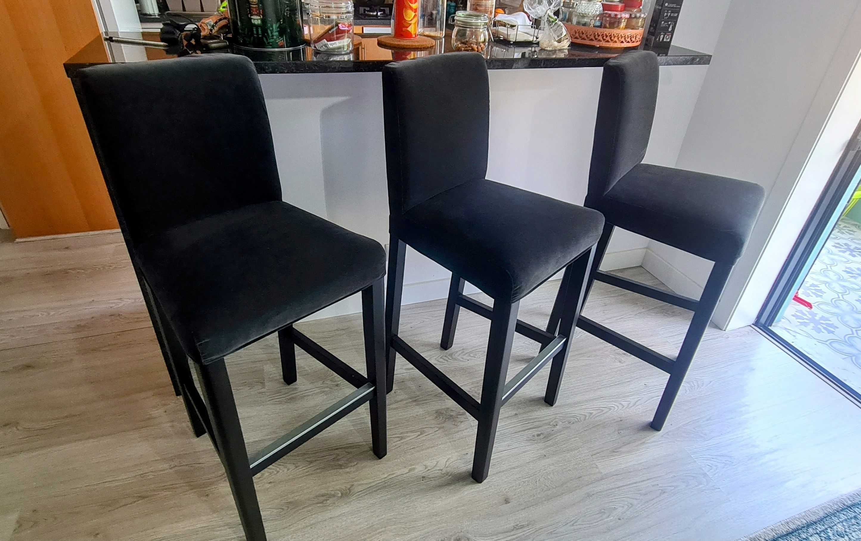 BERGMUND
Banco alto com encosto, preto - BERGMUND IKEA