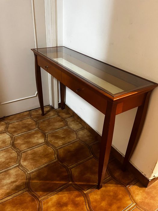 Mesa de apoio/console em madeira com tampo de vidro