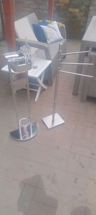 Stojak łazienkowy na papier i ręczniki