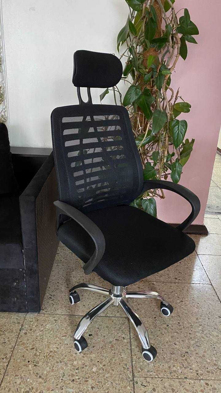 Ортопедичні офісні крісла менеджерські крісла