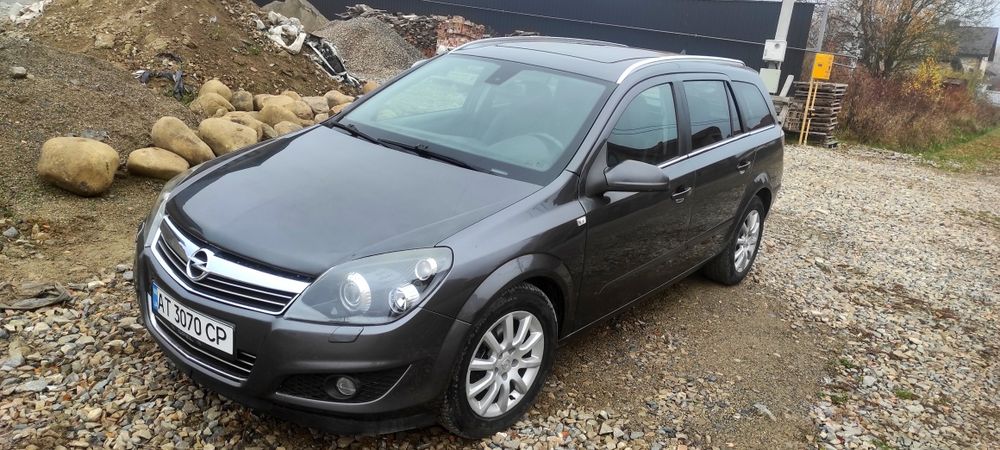 Опель Астра Н  2009