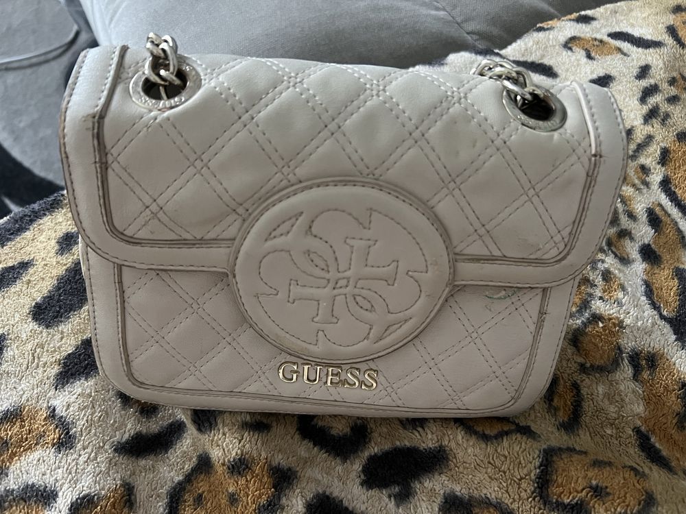Сумка Guess  купувала в Італіі в офіційниму манащині .