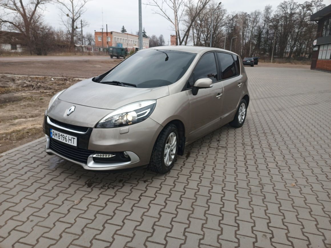 Рено сценік 3 2012 року