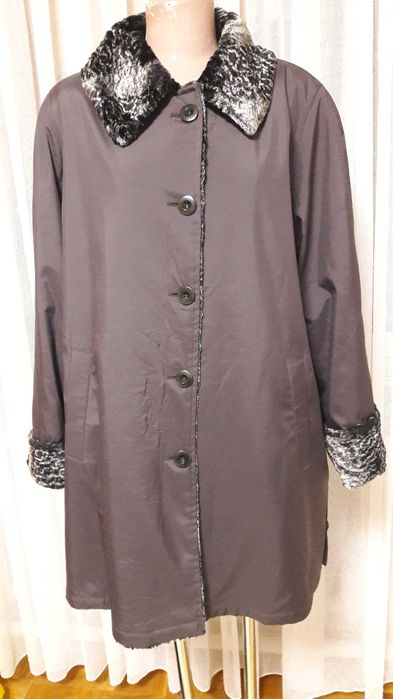 Жіноче пальто на хутрі