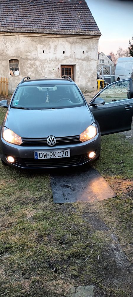 Vw golf Vl kombi 1.6 Tdi 2011 z klimą