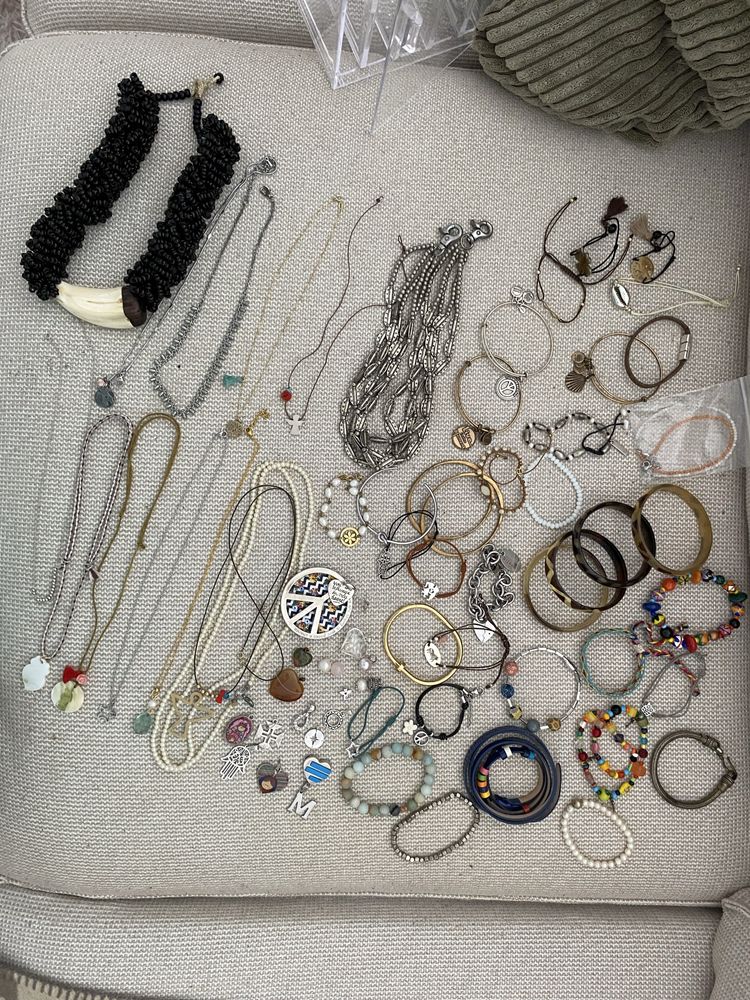 Conjunto colares e pulseiras