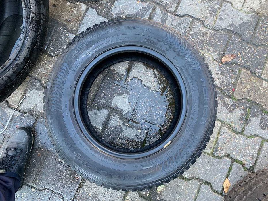 шини скати колеса 215 65 16 Nokian 6 мм шиповані 2019 р 2 шт зима