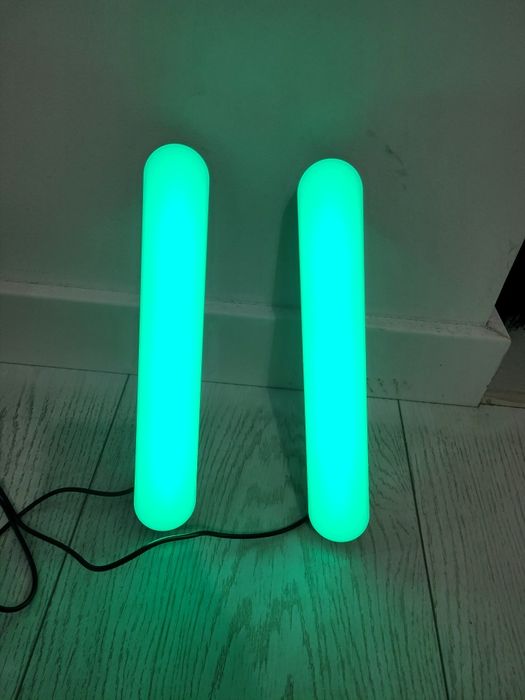 Lasery, listwy LED świecące na różne kolory