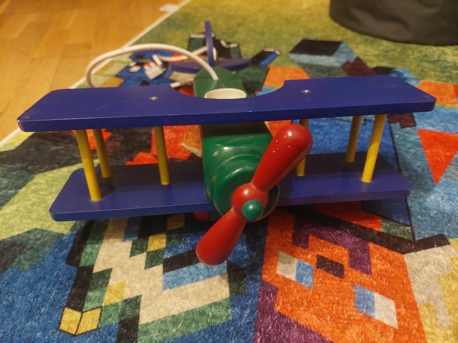 Lampa samolot do pokoju dziecęcego