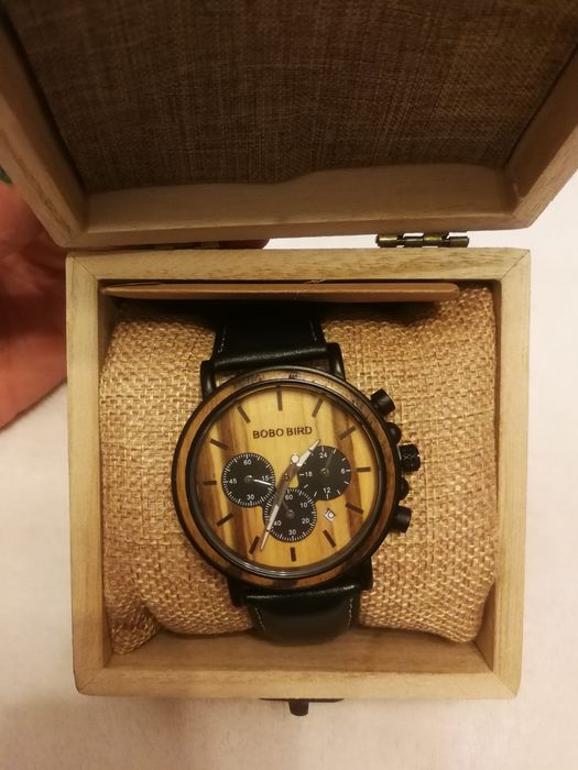 Nowy Zegarek z drewnianą tarczą