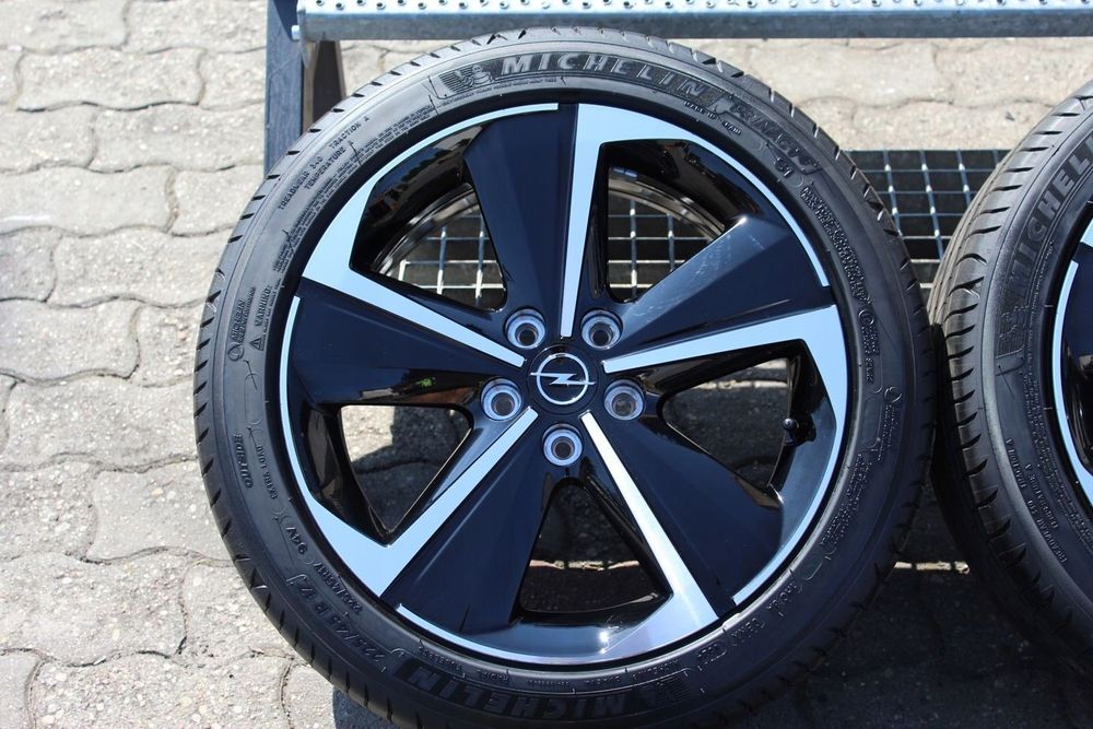 ORYG OPEL ASTRA L 17cali 5x108 ET44 KLEBER 225/45