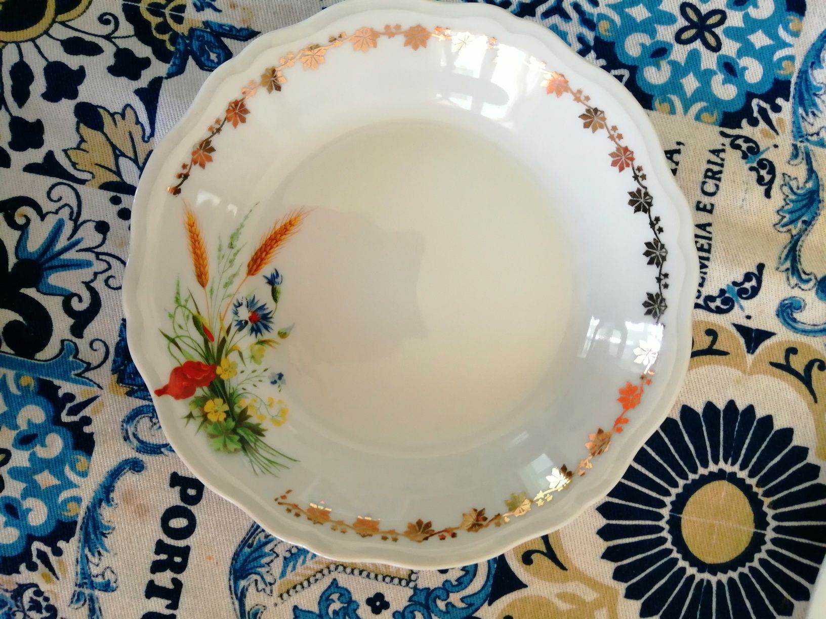 Terrina de Porcelana Antiga Francesa