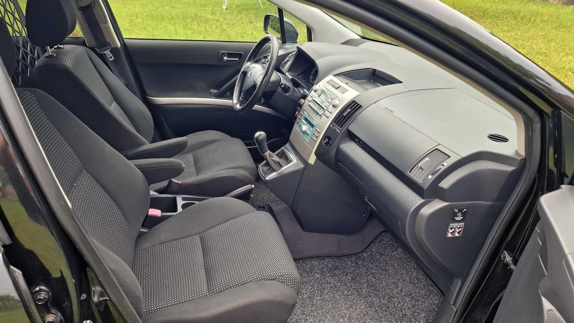 Toyota Corolla VERSO 2 osobowy, 2,2 D-CAT dostawczy - Kangoo, Berlingo