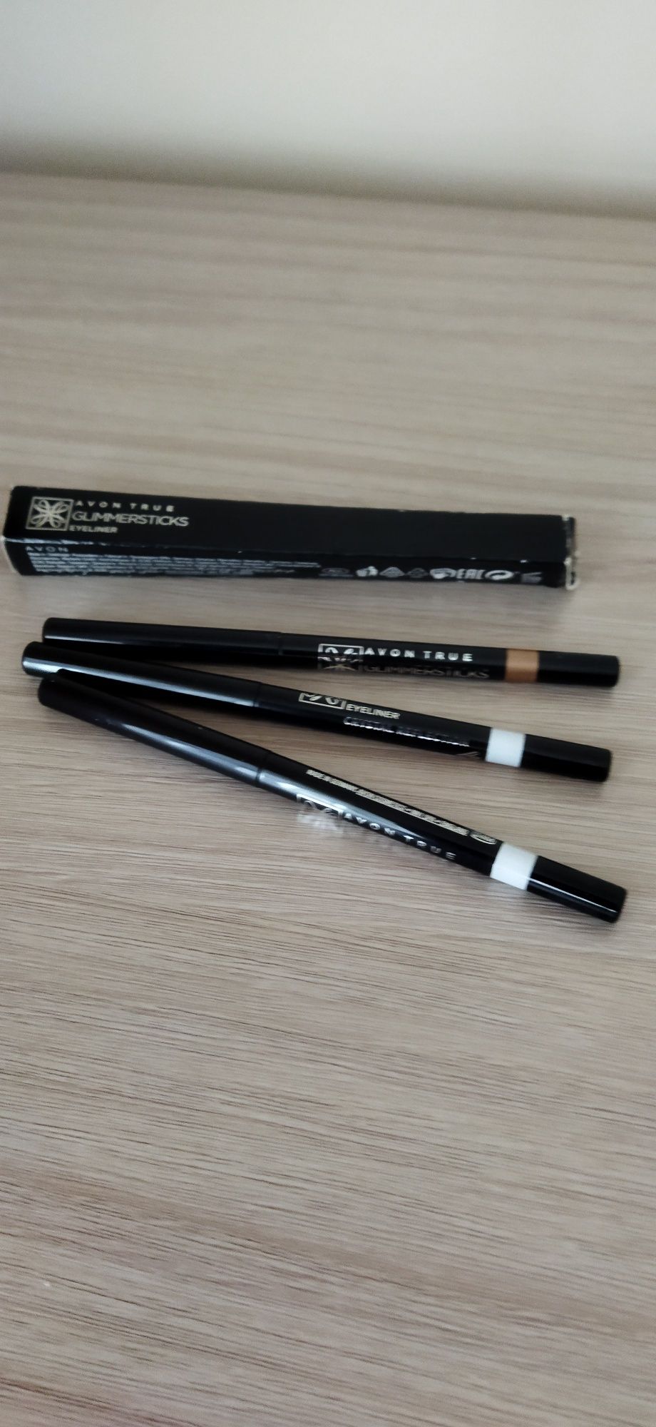 Kredki do oczu Avon Glimmerstick