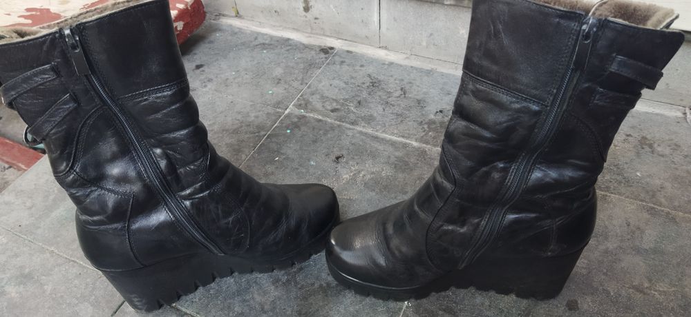 Продам жіночі зимові ботінки в чудовому стані