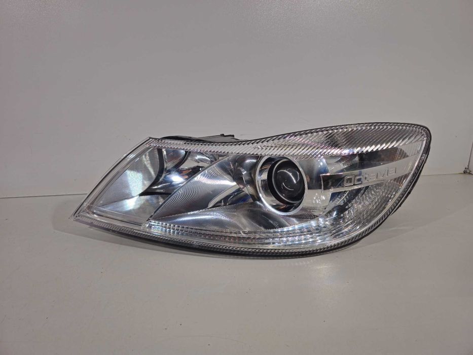 Skoda Octavia II 2 Lift FL Lampy Przód Przednie Lewa + Prawa Europa