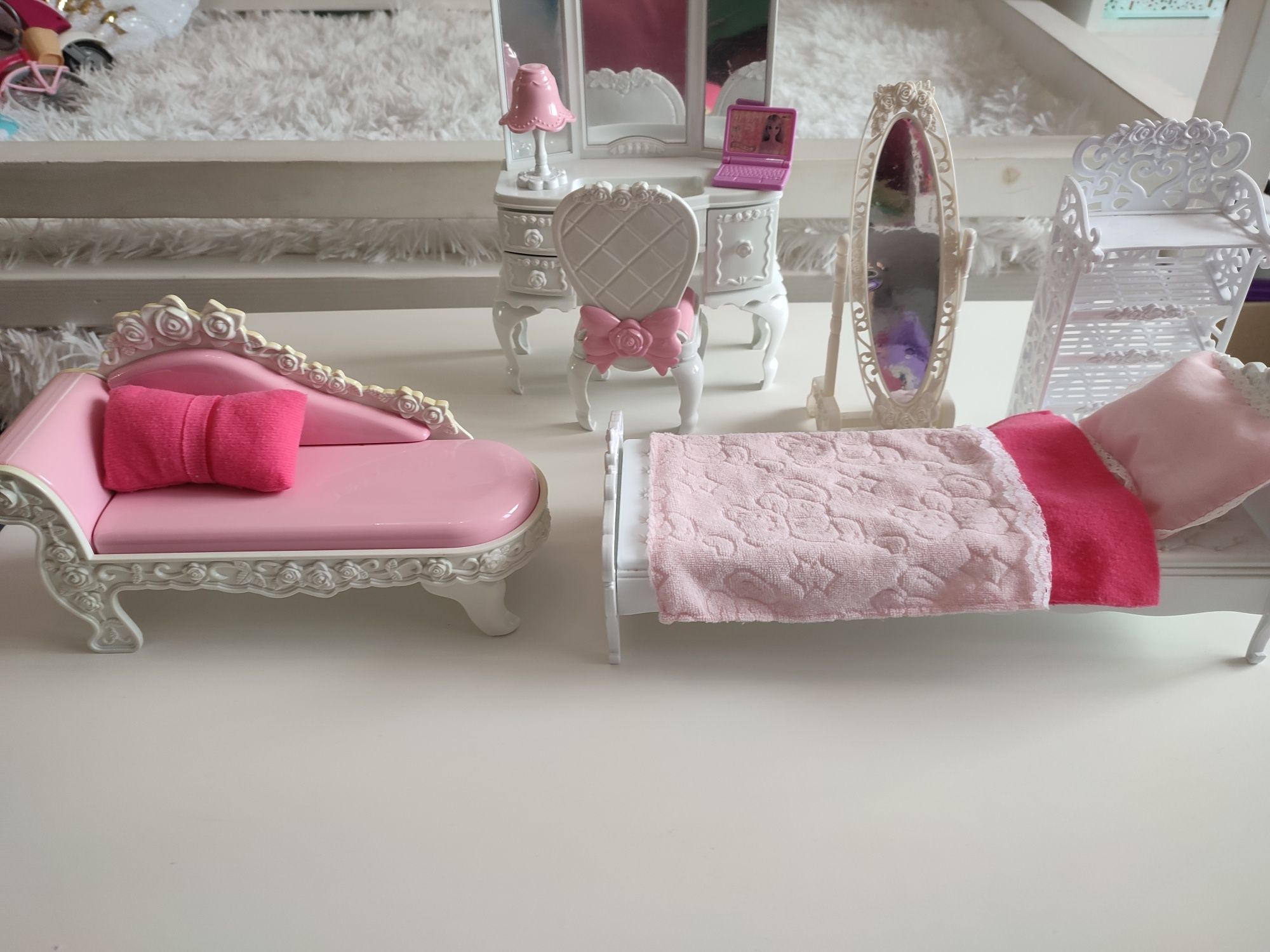 Меблі для ляльок, ліжко, диван, туалетний столик, аксесуари