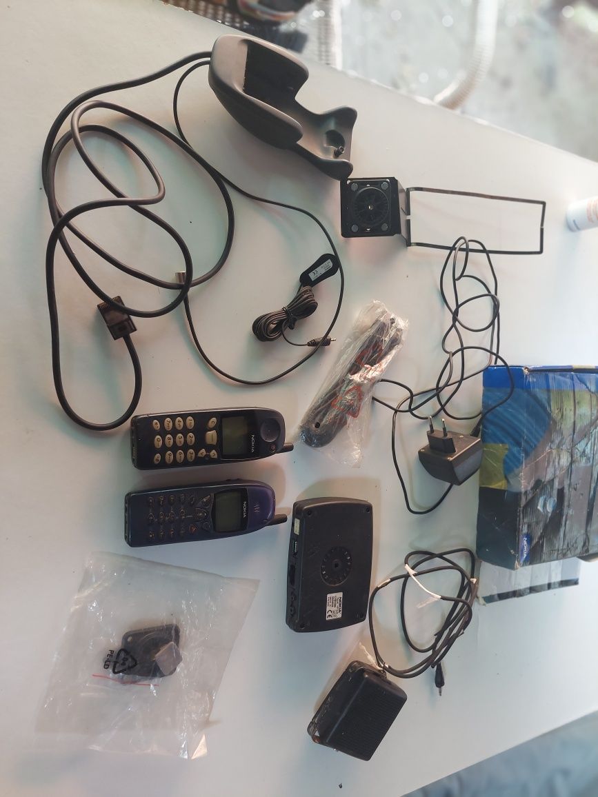Stary  Zestaw Nokia 5110 + oryginalny car kit (zestaw głośnomówiący) +