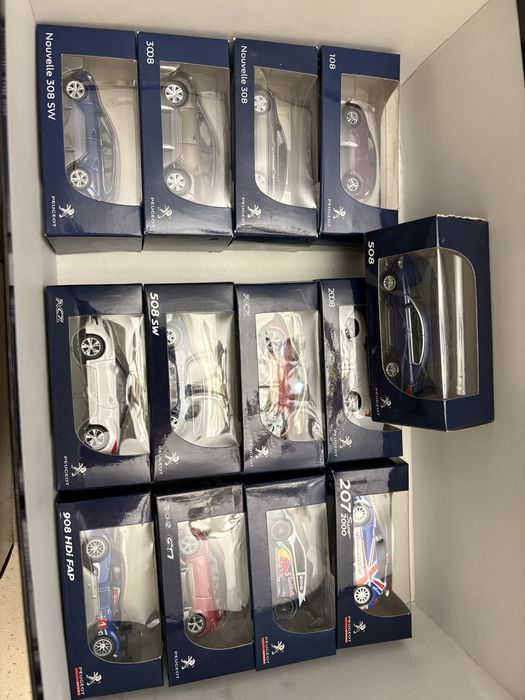 Kolekcja samochodow resorakow modele peugeot