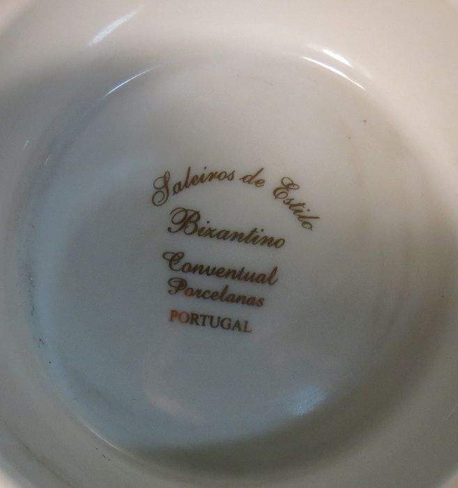 Saleiro de estilo Bizantino da fábrica Conventual Porcelanas