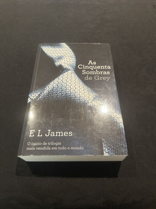 Livro: “As Cinquenta Sombras de Grey” de E L James