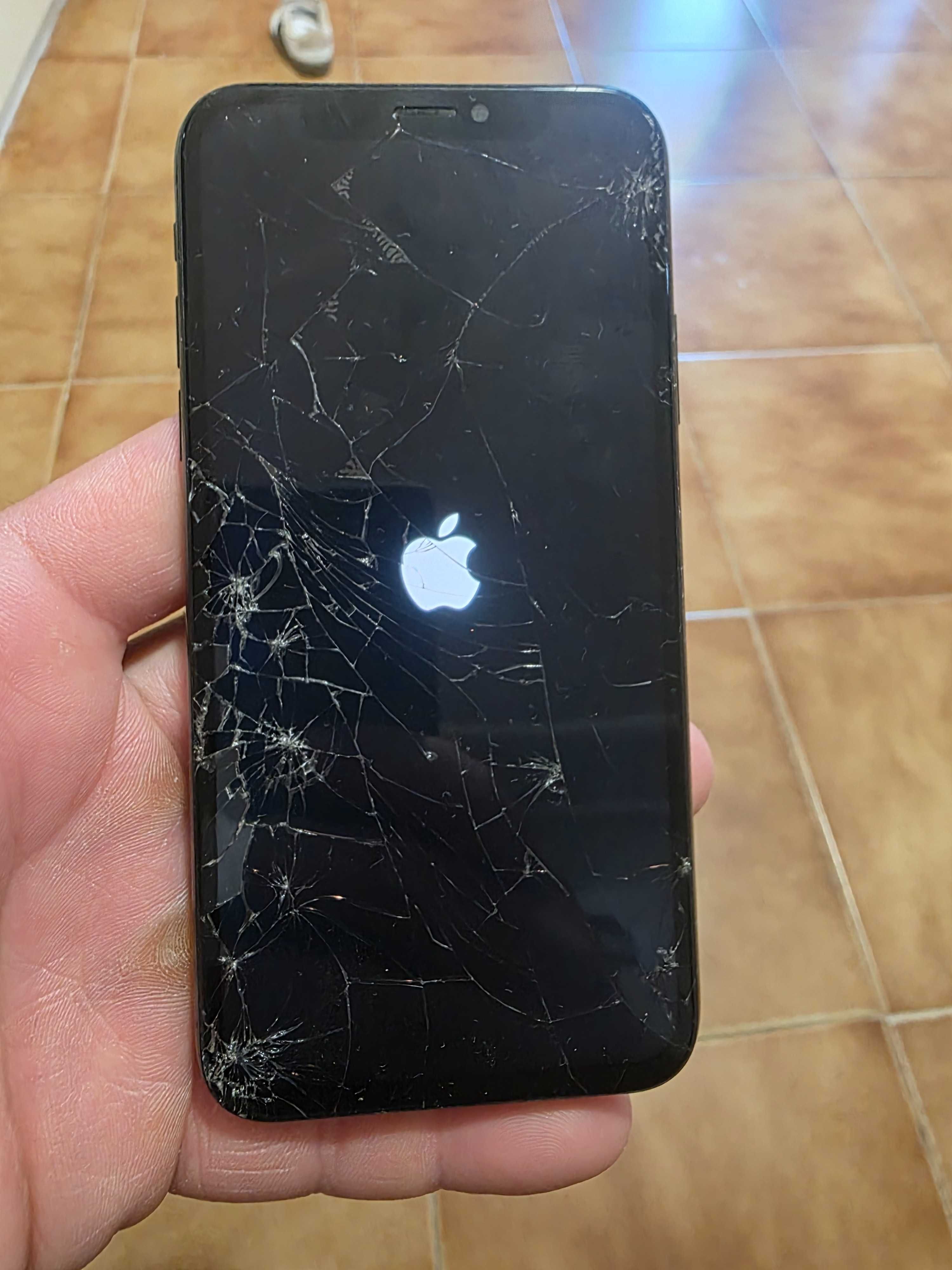 Iphone x tela vidro partido mais funciona