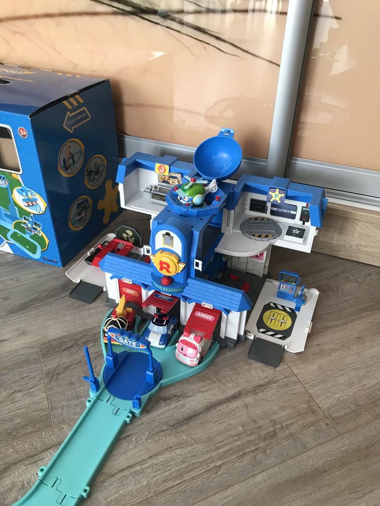 ROBOCAR POLI штаб квартира