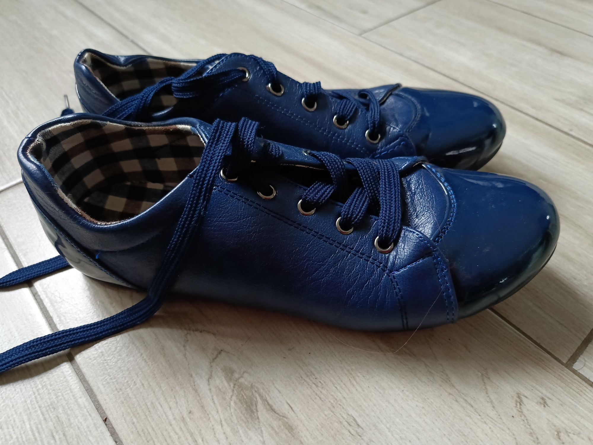 Buty tenisówki, sportowe damskie r.40