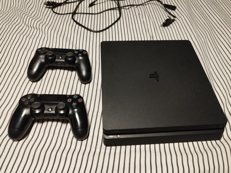 PlayStation 4 slim 1TB plus 11 gier